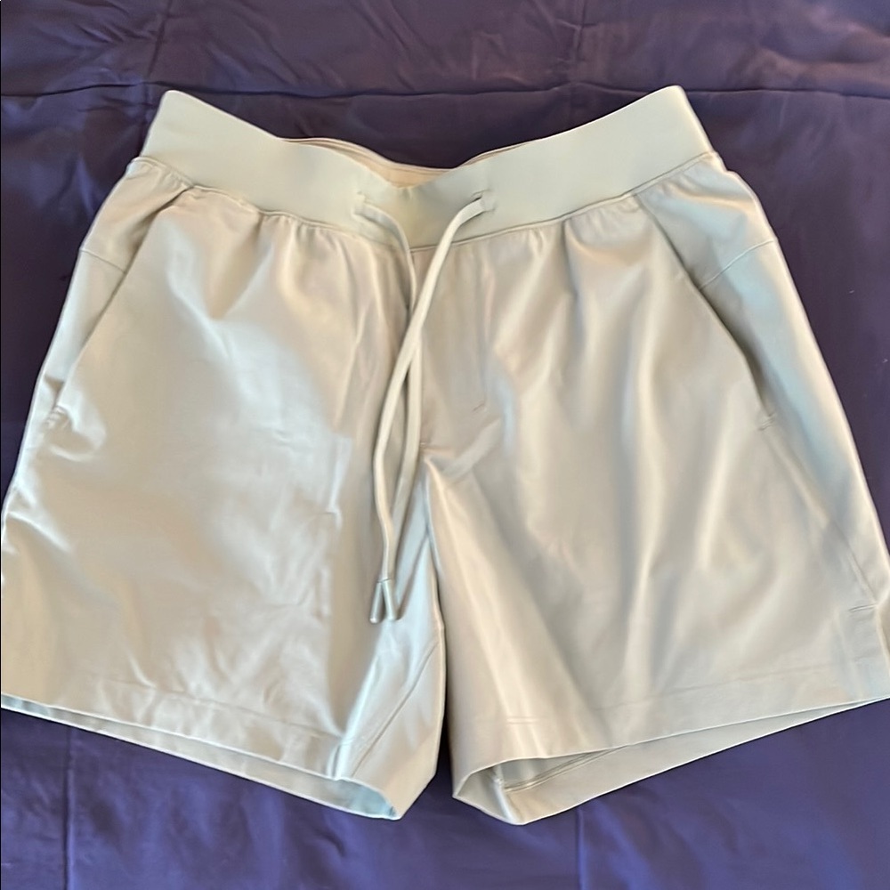Lululemon Athletica Gray Athletic Shorts with Elastic Waistband